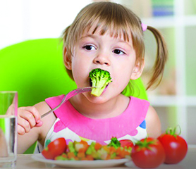 ฝึกลูกน้อยกินผักผลไม้ ลดเสี่ยงภาวะขาดวิตามินซี