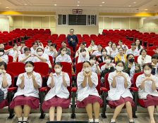 ครูโรงเรียนเซนต์ดอมินิกรับเชิญเป็นวิทยากรวิชาเคมี
