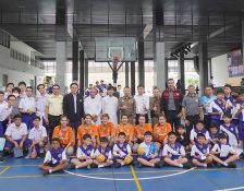 นักเรียนโรงเรียนเซนต์ดอมินิกชมการแข่งขันกีฬาเซปักตะกร้อหญิงทีมชาติไทย