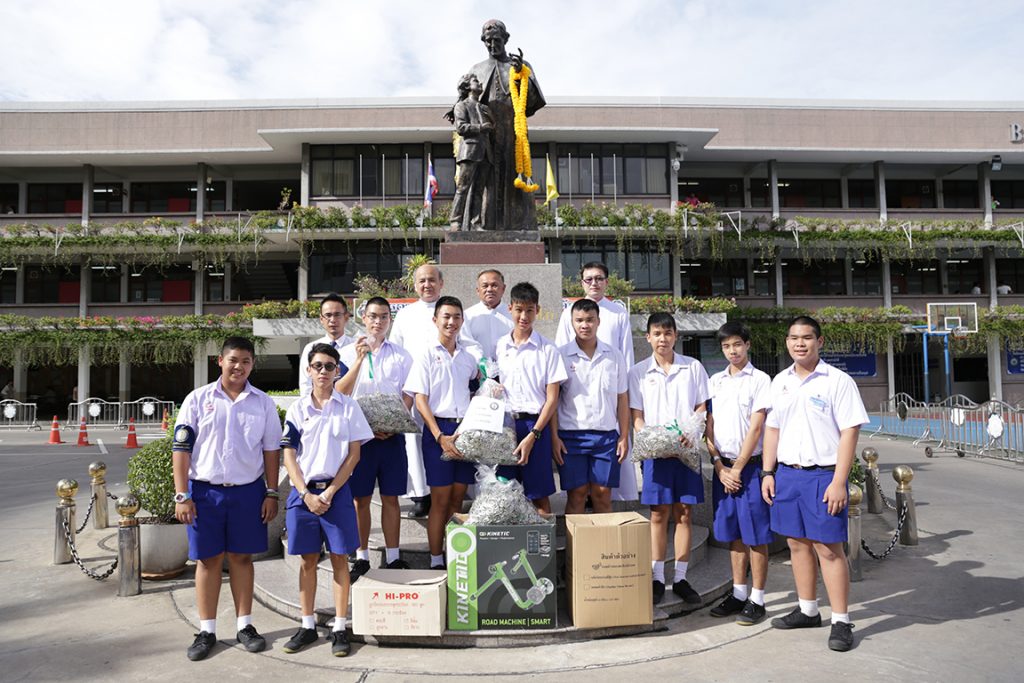 ซ.ด.ร่วมโครงการ “ห่วงหู กระป๋องอะลูมิเนียมเพื่อขาเทียมคนพิการ”