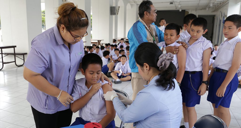ฉีดวัคซีนป้องกันโรคคอตีบ และบาดทะยัก