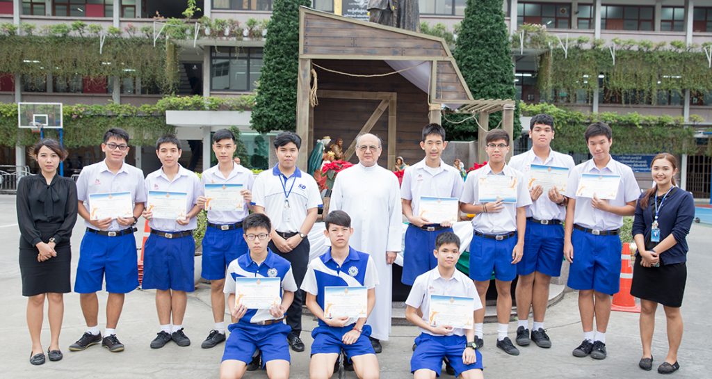 คว้ารางวัลงานศิลปหัตถกรรมนักเรียน