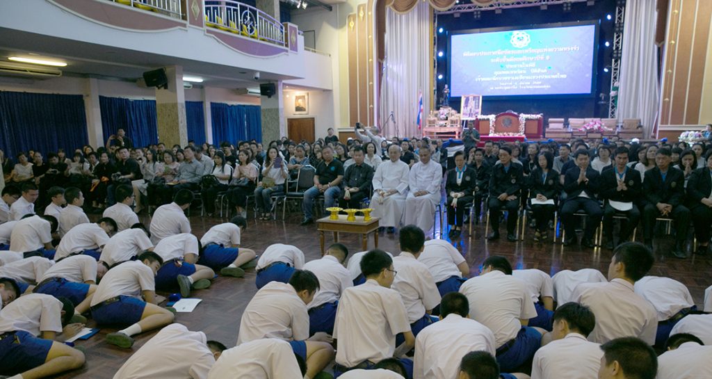 พิธีมอบประกาศนียบัตร นักเรียนชั้น ม.6 ประจำปีการศึกษา 2559