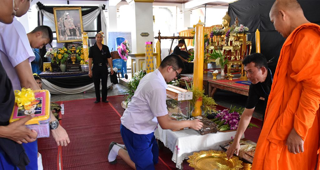 ถวายเทียนพรรษา