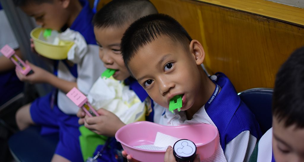 เคลือบฟลูออไรด์ป้องกันฟันผุ