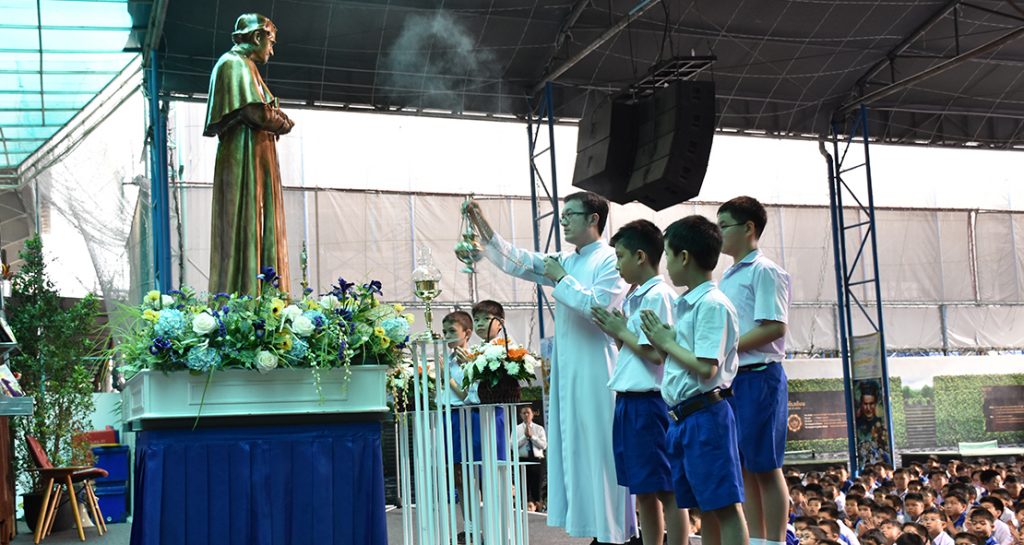 พิธีตรีวารวันที่ 1