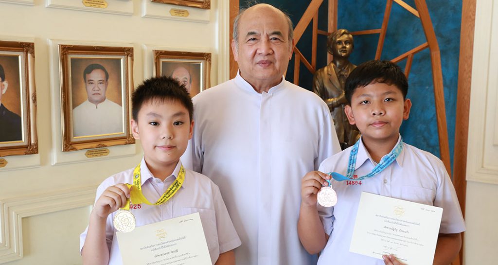 เหรียญทอง โครงการพัฒนาอัจฉริยภาพ