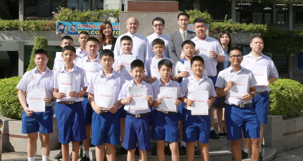 มอบเกียรติบัตร English Summer Camp 2018
