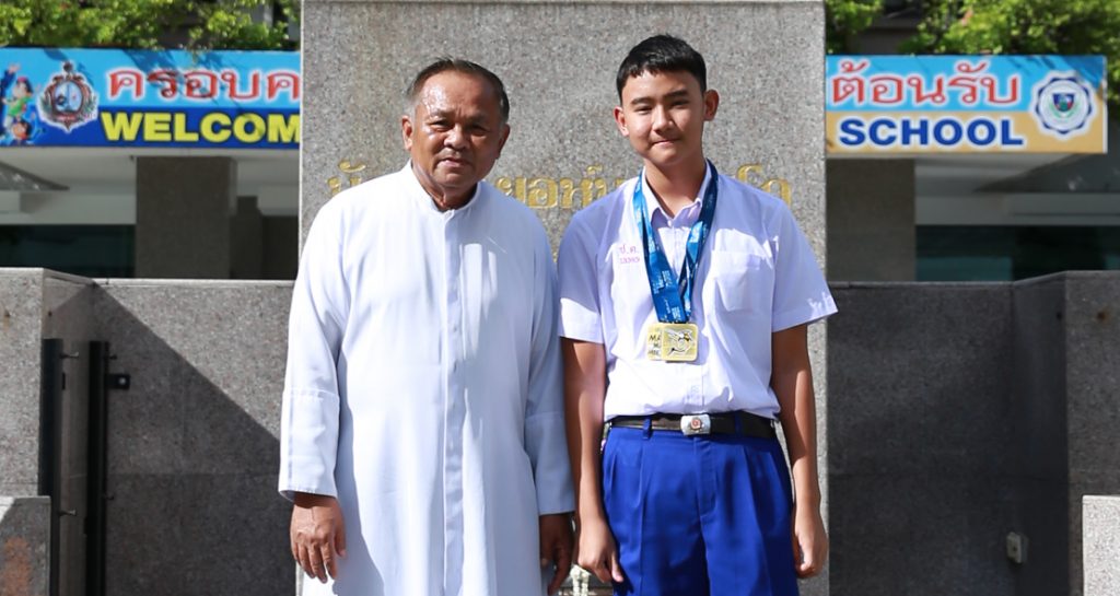 2  เหรียญทองว่ายน้ำ
