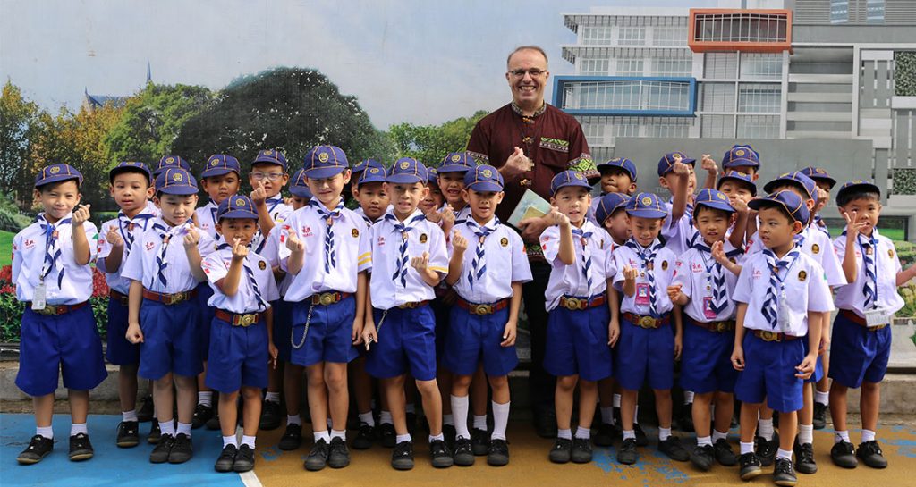 คุณพ่อวาคลัฟ เคลเมนต์ ตรวจเยี่ยมโรงเรียนเซนต์ดอมินิก วันที่สอง
