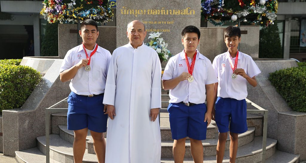 เหรียญเงิน STACK ประเภททีม