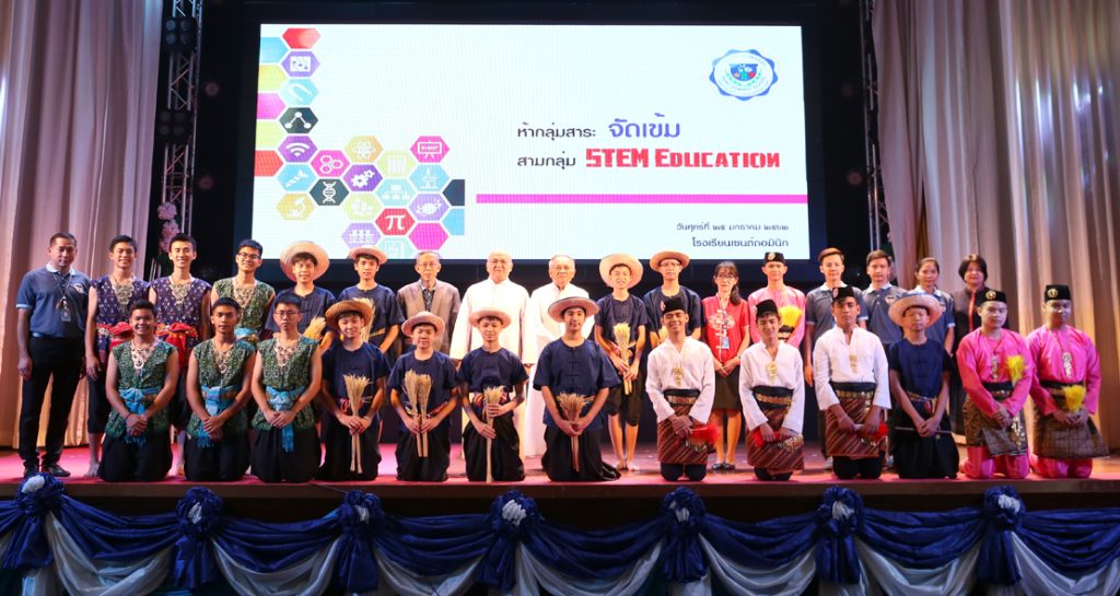 งานวันวิชาการ “ห้ากลุ่มสาระจัดเข้ม สามกลุ่ม STEM Education”