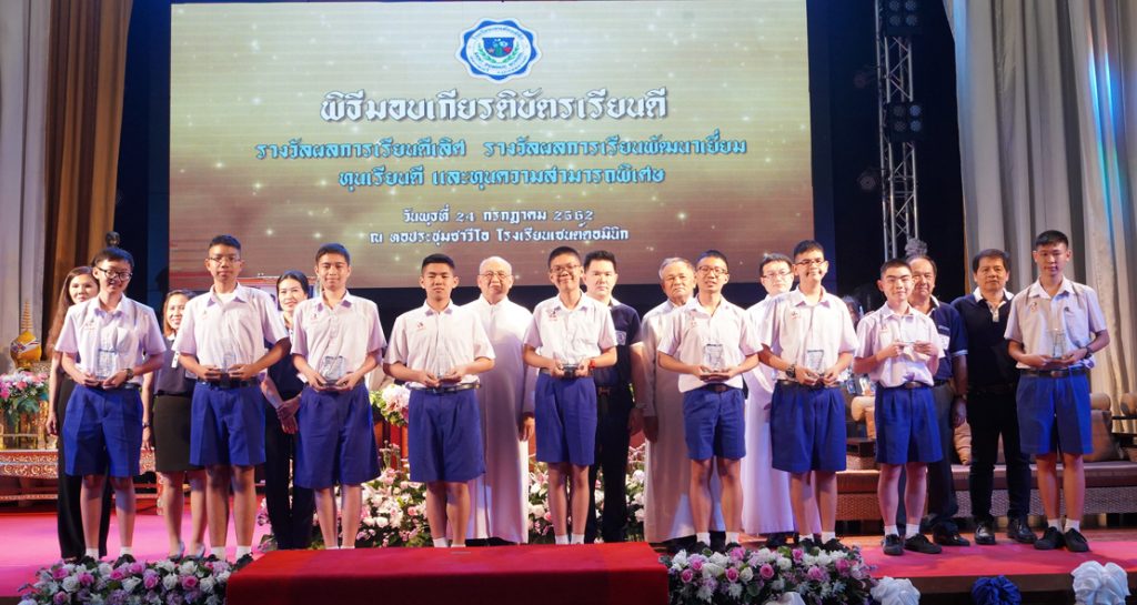 ถวายเทียนพรรษา