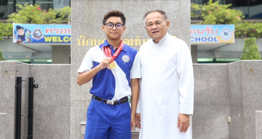2 เหรียญทองว่ายน้ำ