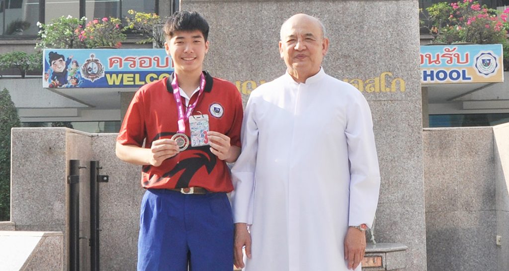 ที่ 3 วิ่งมาราธอน และรองชนะเลิศแบดมินตัน