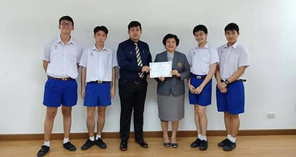 รองชนะเลิศตอบปัญหาเศรษฐศาสตร์