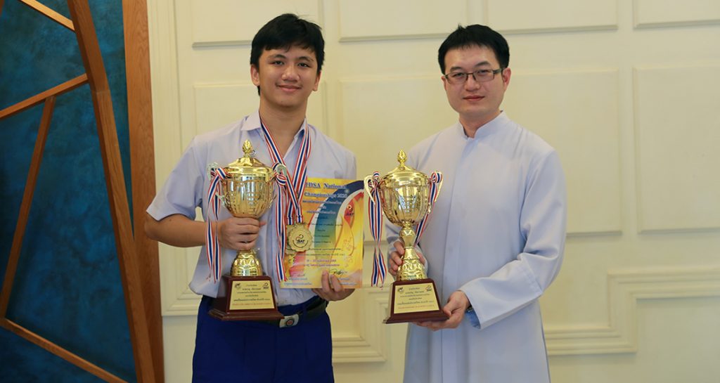 ชนะเลิศลีลาศ