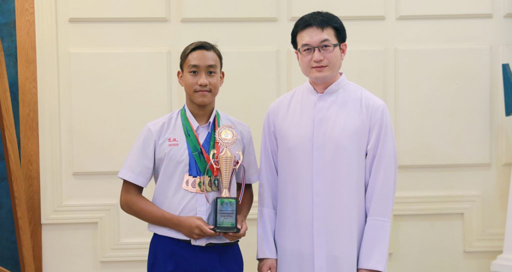 2 เหรียญทองว่ายน้ำ