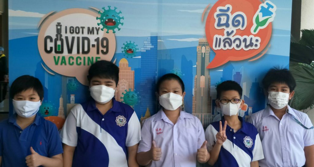 นักเรียน รร.เซนต์ดอมินิกรับการฉีดวัคซีนป้องกัน Covid-19