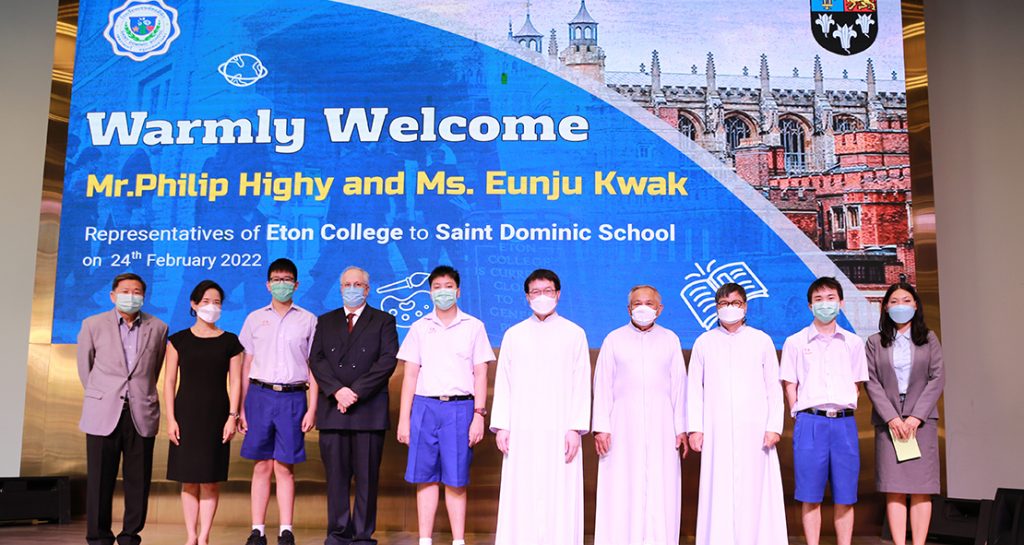 ผู้แทนจากEton College   ประเทศอังกฤษเยี่ยมชมกิจการโรงเรียน