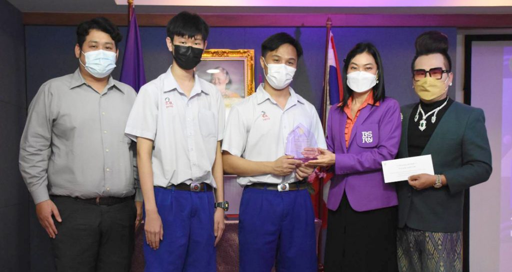 รองชนะเลิศตอบปัญหาเศรษฐศาสตร์
