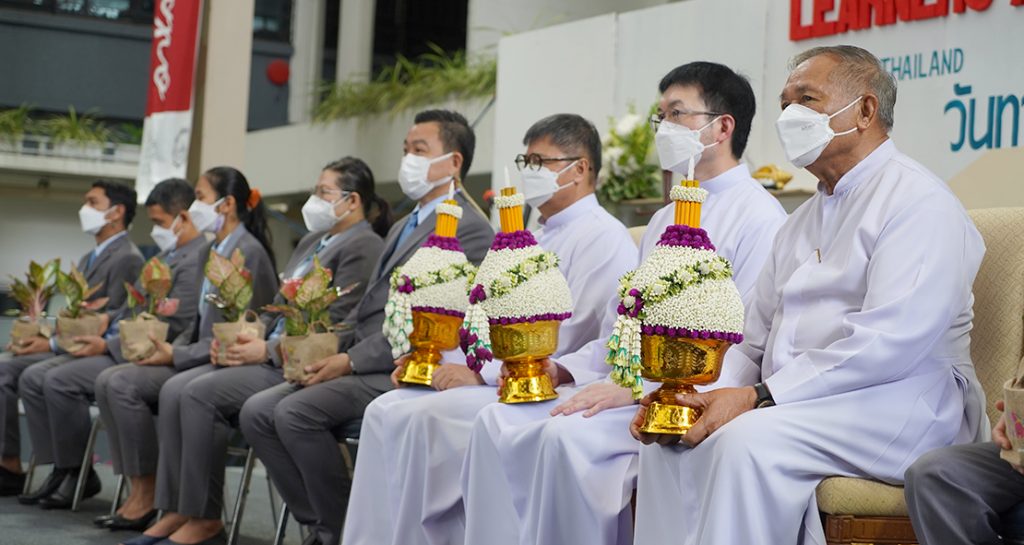 พิธีไหว้ครู พิธีต้อนรับคณะผู้ใหญ่ คุณครูใหม่ และนักเรียนใหม่ พิธีแต่งตั้งหัวหน้าชั้น พิธีแต่งตั้งประธานและคณะกรรมการนักเรียน ประจำปีการศึกษา 2565