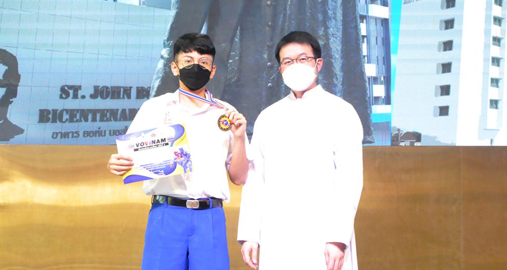 รองชนะเลิศโววินัม