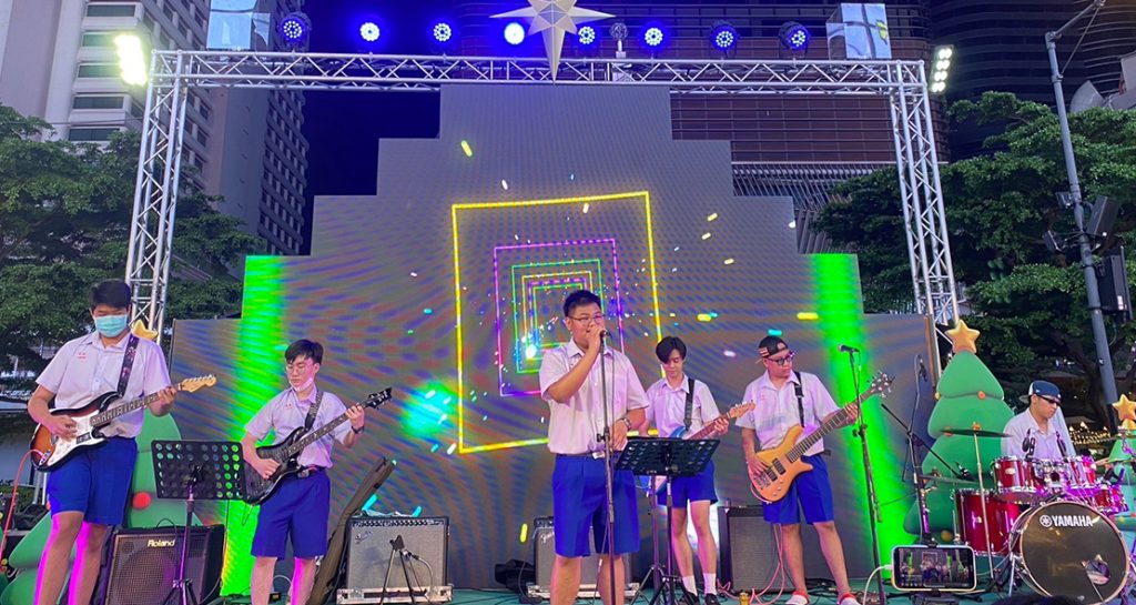 ซ.ด. “Pony Cup” แสดงดนตรี @ Central World