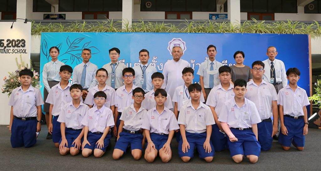พิธีแต่งตั้งหัวหน้าชั้นระดับมัธยมศึกษา และพิธีประดับเข็มนักเรียนชั้น ม.4 ปีการศึกษา 2566