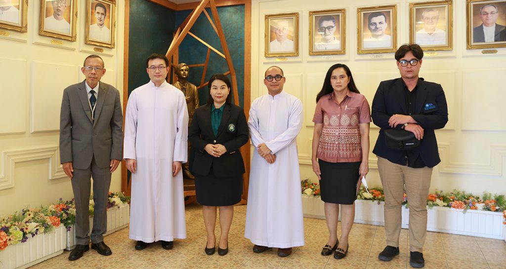 อาจารย์และนักศึกษามหาวิทยาลัยพายัพเยี่ยมชมการบริหารงานโรงเรียนเซนต์ดอมินิก