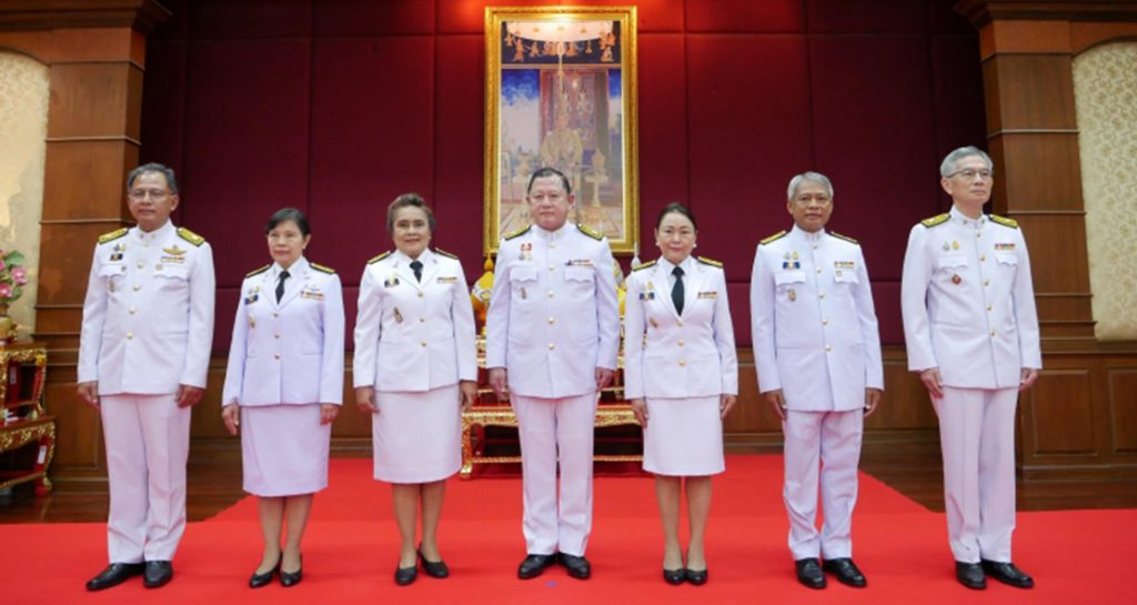ศิษย์เก่าเซนต์ดอมินิกถวายสัตย์ปฏิญาณและลงนามถวายพระพร