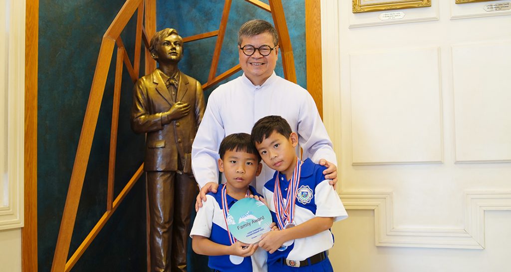 พี่น้องนักกีฬาว่ายน้ำยอดเยี่ยม