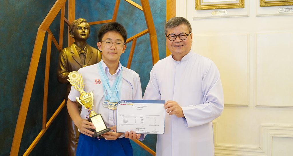 3 เหรียญทองว่ายน้ำ