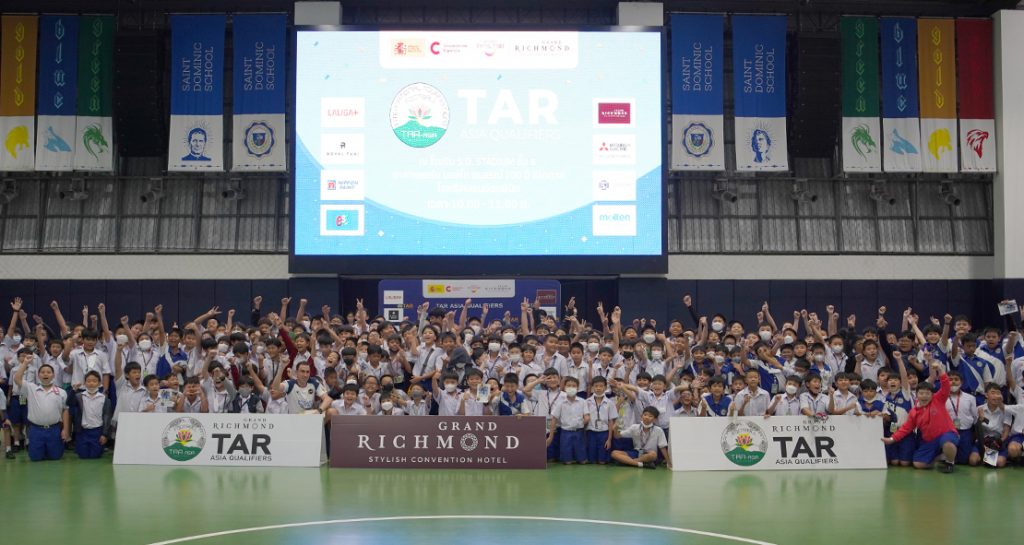 นักเรียนชั้น ป.3-6 เรียนรู้เทคนิคฟุตบอล โครงการ TAR ASIA QUALIFIERS School Roadshow 2023