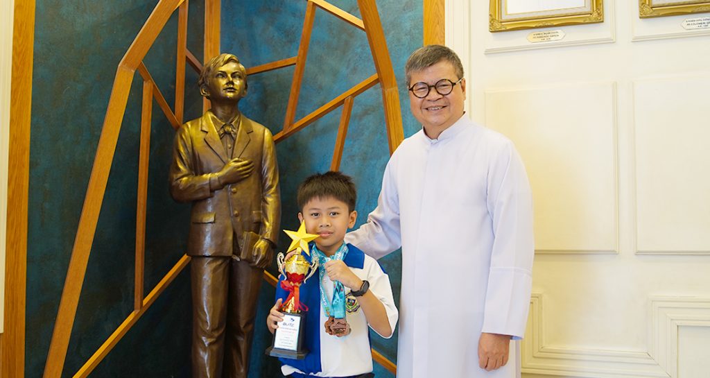 2 เหรียญเงินว่ายน้ำ