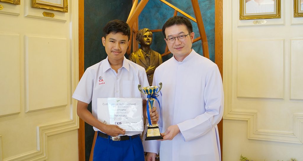รองชนะเลิศอันดับ 2 แข่งขันกอล์ฟ