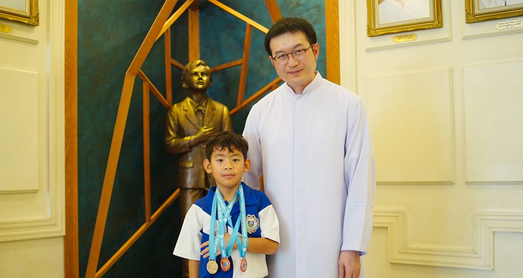เหรียญทองว่ายน้ำ ป.3