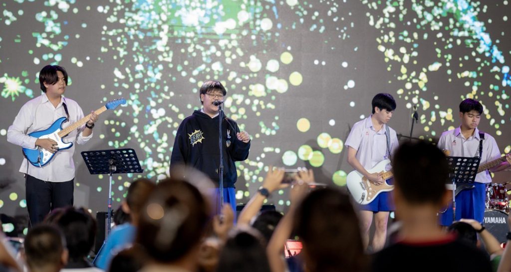 วง Pony Cup แสดงดนตรีส่งความสุข CentralwOrld Happiness Village Stage