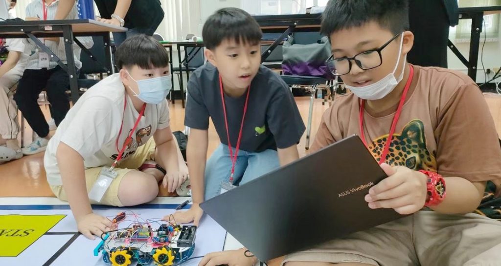 ร่วมส่งกำลังใจเชียร์นักเรียนแข่งขัน “Thailand Robot & Coding Challenge 2024”