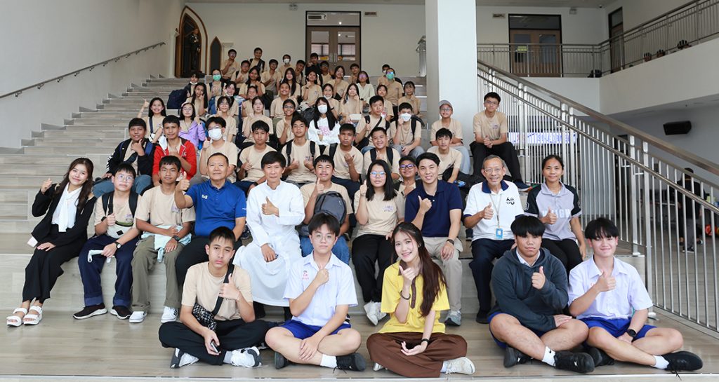 ต้อนรับนักเรียน ม.2 แผนการเรียน SME แสงทอง-ธิดา หาดใหญ่