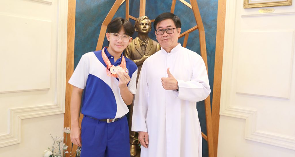 3 เหรียญว่ายน้ำ