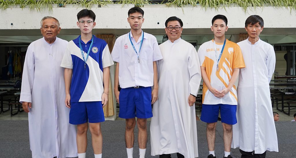 มอบเหรียญแบดมินตัน เทเบิลเทนนิส ฟุตซอล กีฬาภายใน 2567