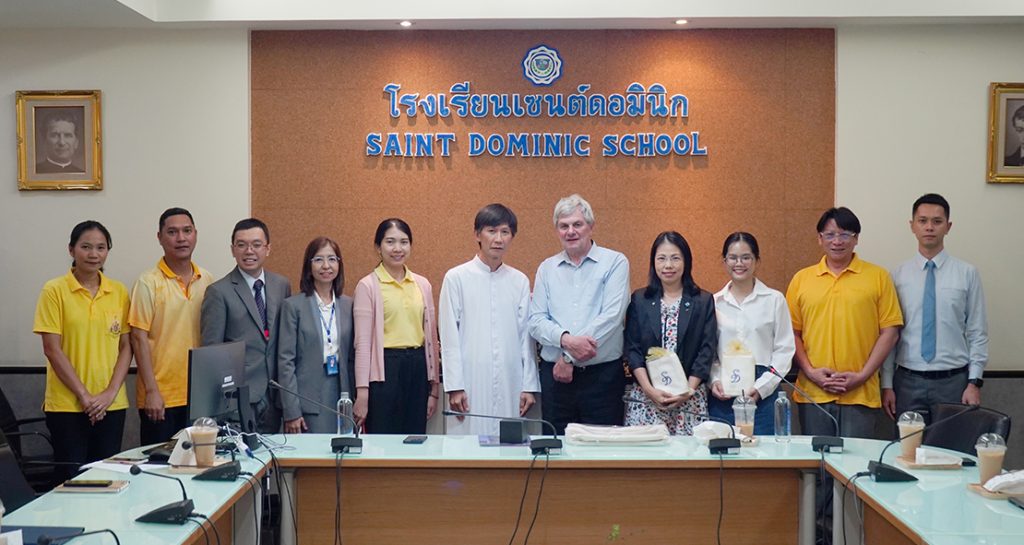 ต้อนรับผู้บริหาร South Otago High School