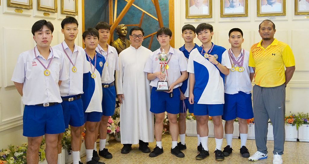 รองชนะเลิศอันดับ 1 ฟุตบอล รุ่น 18 ปี
