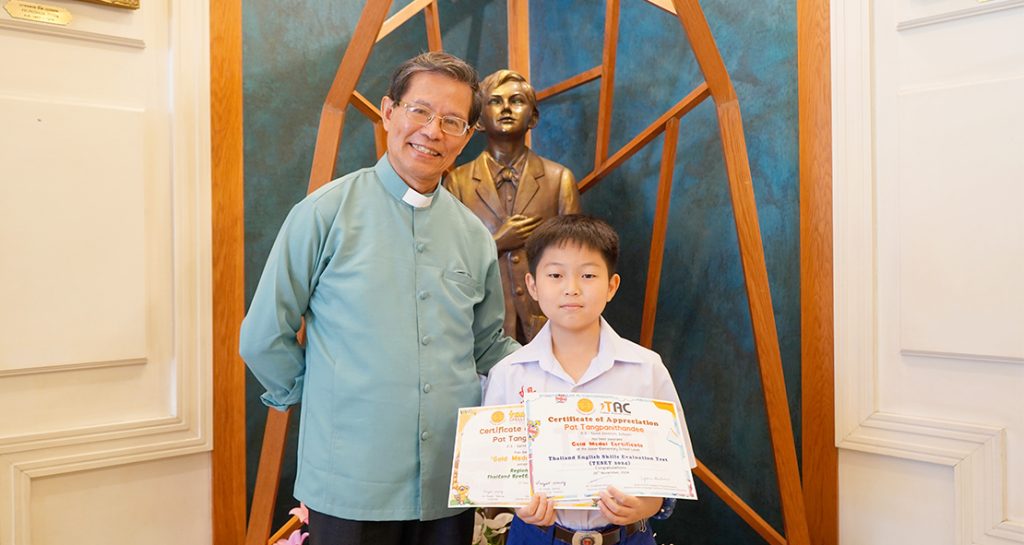 เหรียญทองทักษะภาษาอังกฤษและ Spelling Bee