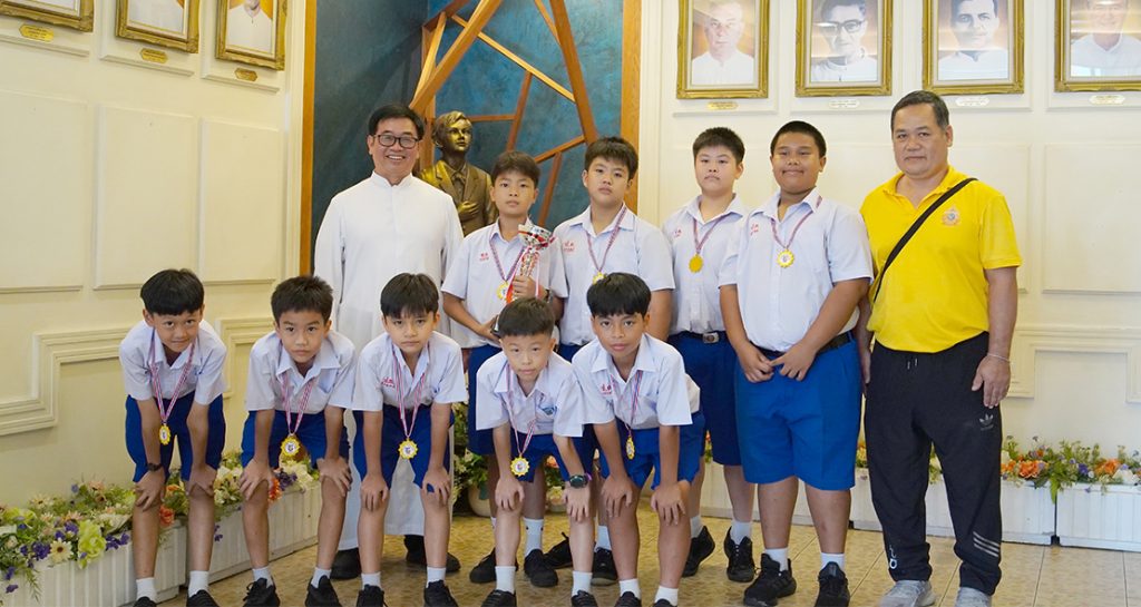 รองชนะเลิศอันดับ 1 ฟุตซอล รุ่น 11 ปี