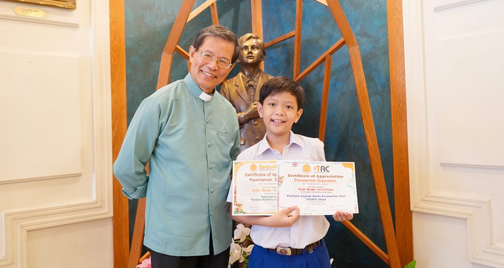 เหรียญทองทักษะภาษาอังกฤษและ Spelling Bee