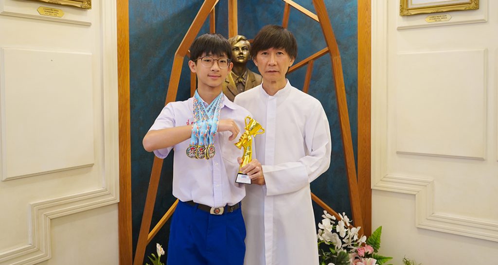 นักกีฬาว่ายน้ำดีเด่น