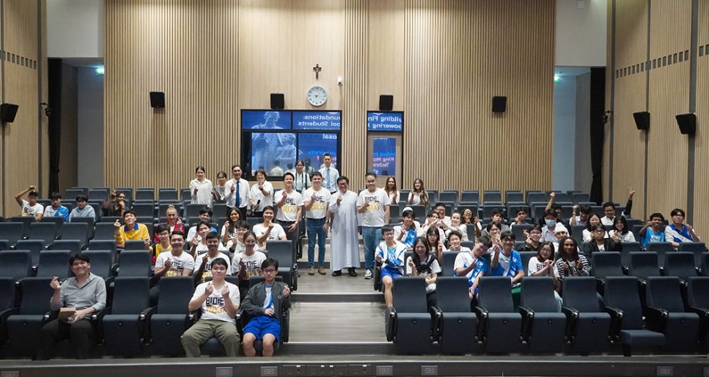 ม.4/4 แผนการเรียนภาษาอังกฤษธุรกิจ ร่วมกิจกรรม Building Financial Foundations