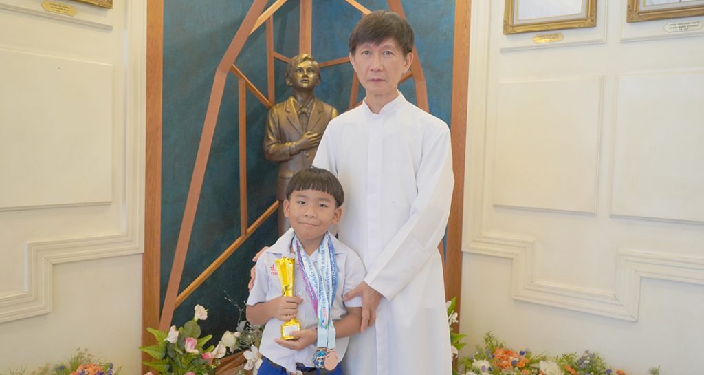 แชมป์ว่ายน้ำ